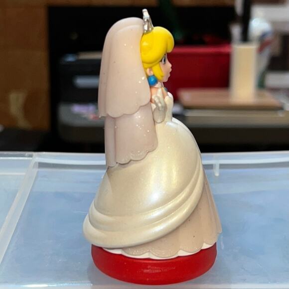 AMIIBO - Peach Wedding Dress (Super Mario Odyssey) - Picture 4 of 7